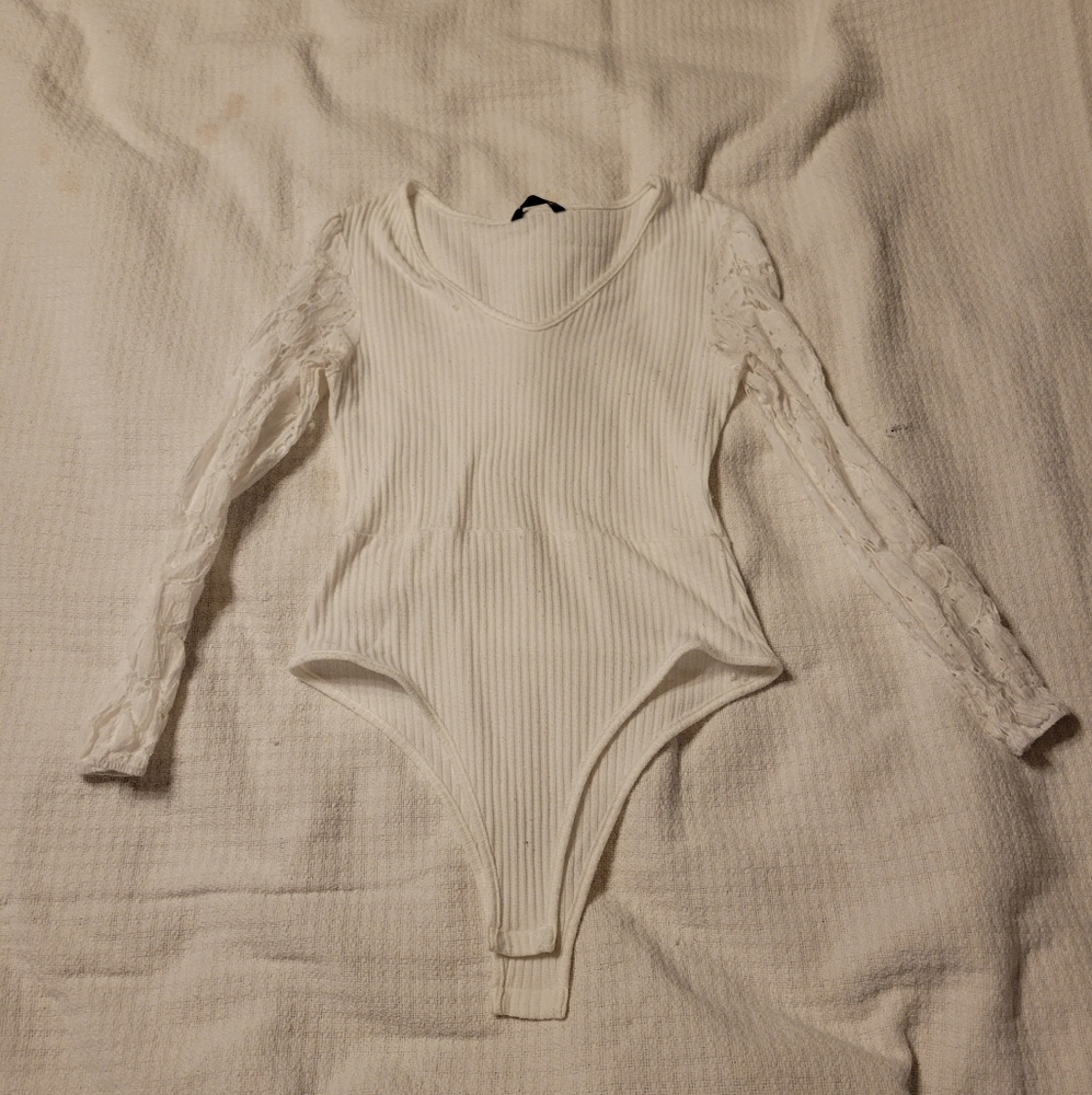 SHEIN WHITE BODYSUIT SMALL